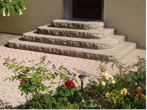 Scheuermann-Naturstein-Showroom-Blockstufen-46
